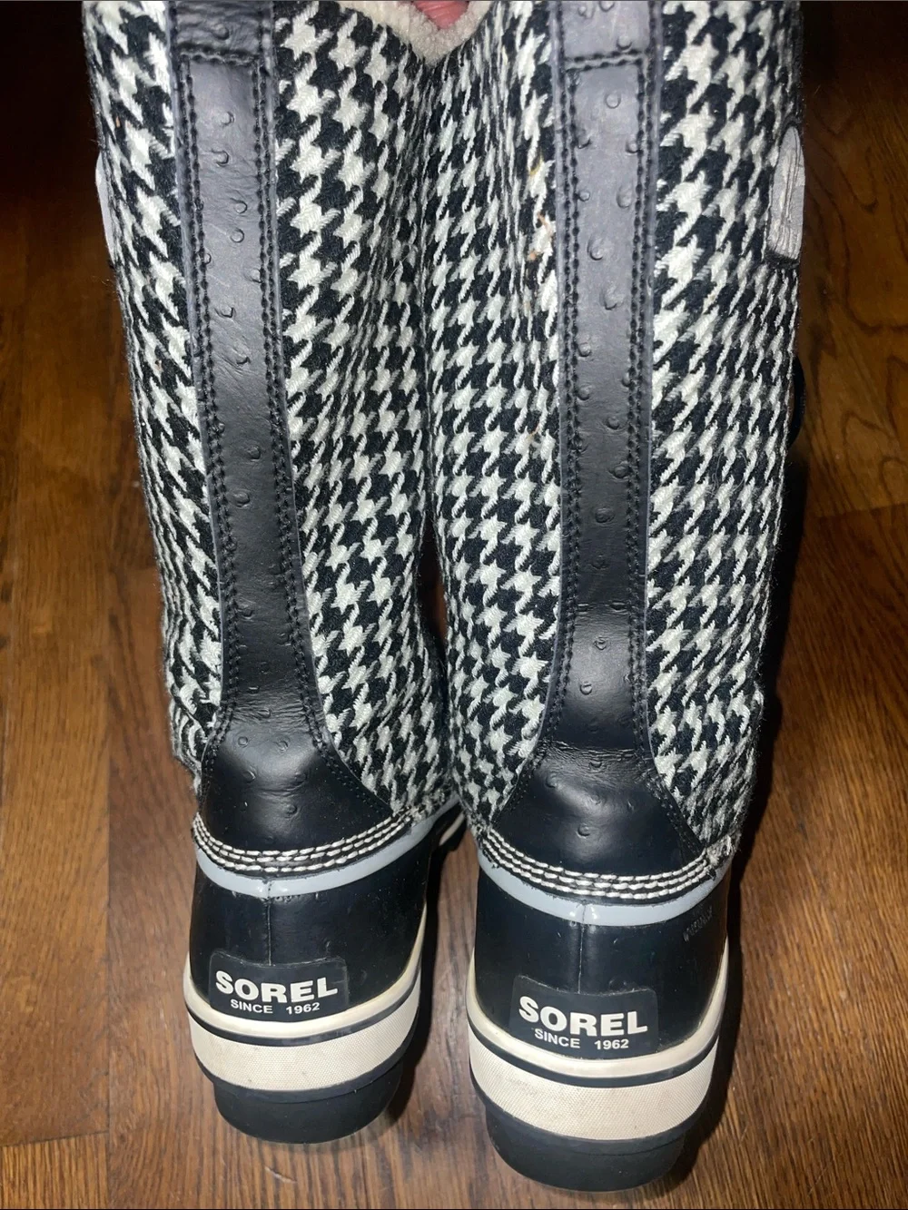 Sorel Tivoli Houndstooth boots